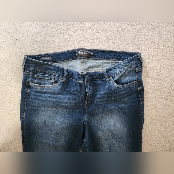 Torrid Copped Boyfriend Skinny Jean Sz22 - Picture 6 of 8